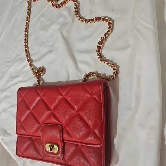 Giani Bernini Red Quilted Crossbody Bag with Gold Chain - Picture 2 of 4